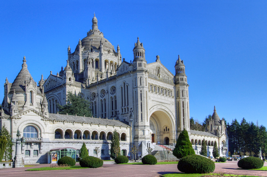 Basilica Lisieux.jpg